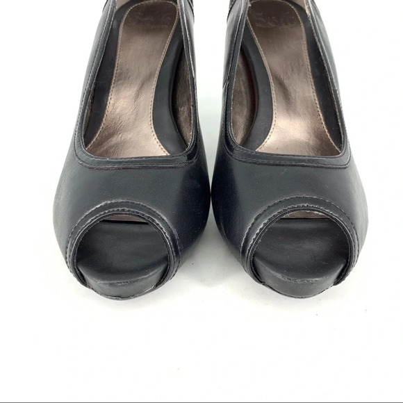 Sofft Women 9.5 High Heels Black Leather Peep Toe Slip On Shoes Career Pumps - Picture 5 of 10